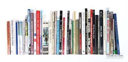 [MILITARIA]
Lot comprenant environ 30 volumes...