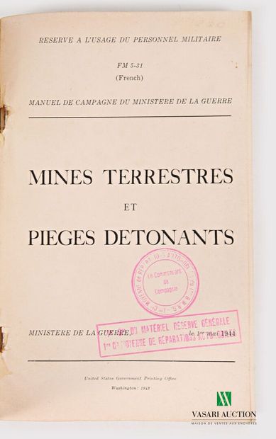 [MANUELS MILITAIRES]
Lot comprenant 15 volumes...