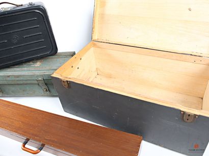 Ensemble de malles et valises : caisse de...