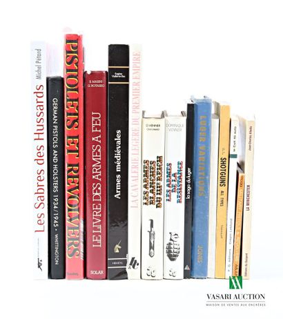 [MILITARIA]
Lot comprenant 15 volumes tels...