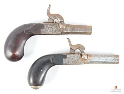 Réunion de deux pistolets à percussion, modèle...