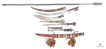 Kukri, lame gravée de 365 mm, poignée corne,...