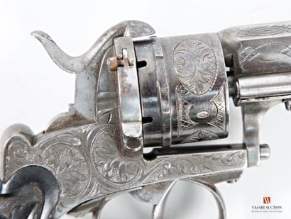 Beau revolver à broche « pour Officier »...