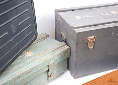 Ensemble de malles et valises : caisse de...