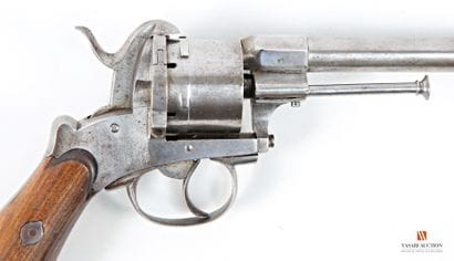 Important revolver à broche double-action...