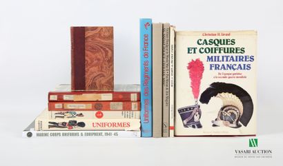 [UNIFORMES/COSTUMES]
Lot comprenant onze...