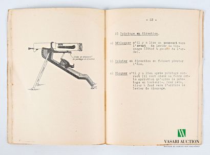 [MANUELS MILITAIRES]
Lot comprenant 15 volumes...