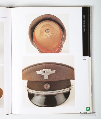 [UNIFORMES/COSTUMES]
Lot comprenant onze...
