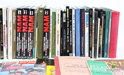 [MILITARIA]
Lot comprenant environ 45 volumes...