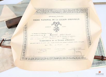 Drapeau monarchiste 85 x 58 cm, (taches,...