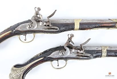 Superbe paire de pistolets à silex, canon...