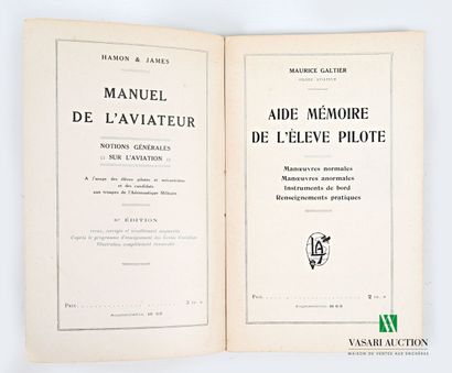 [MANUELS MILITAIRES]
Lot comprenant 15 volumes...