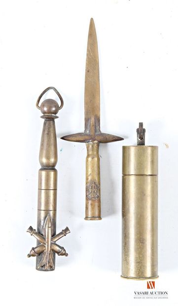 Souvenirs militaires : briquet, quille laiton,...