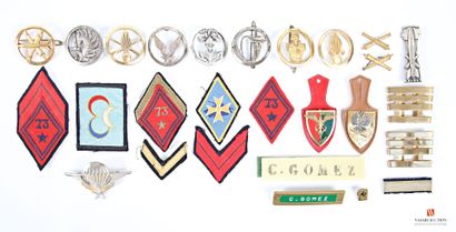 Ensembles d'insignes militaire années 60...
