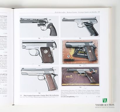 [ARMES GENERALITES]
Lot comprenant onze ouvrages...