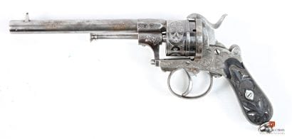 Beau revolver à broche « pour Officier »...