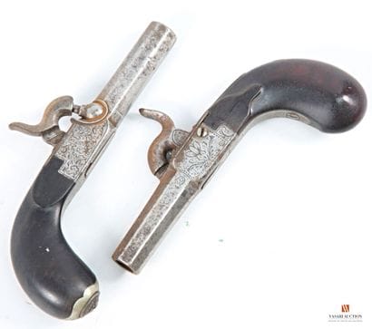 Réunion de deux pistolets à percussion, modèle...