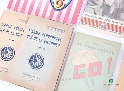 [MANUELS MILITAIRES]
Lot comprenant 15 volumes...