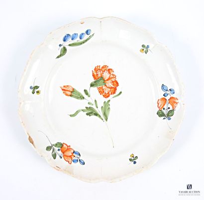 Set of earthenware pieces including: a salad...