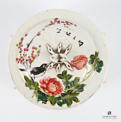 Polychrome porcelain covered pot, decorated...