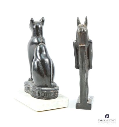 Resin set consisting of a full-length statuette...