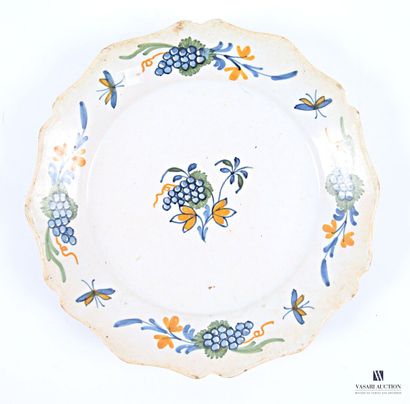 Set of earthenware pieces including: a salad...