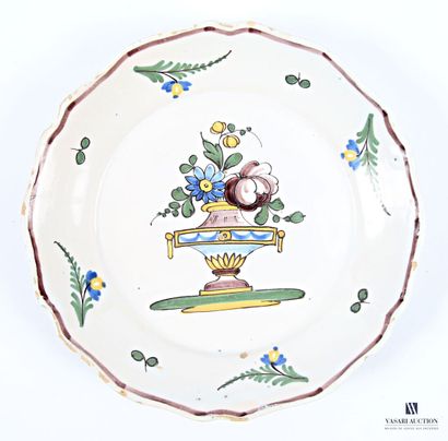 Set of earthenware pieces including: a salad...