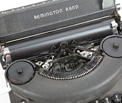 REMINGTON RAND
Black lacquered metal typewriter,...