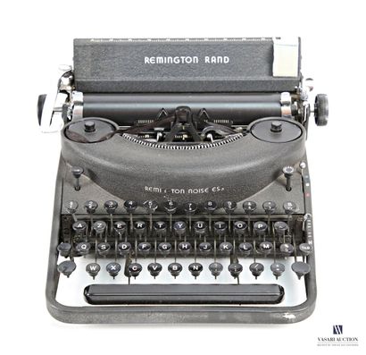 REMINGTON RAND
Black lacquered metal typewriter,...