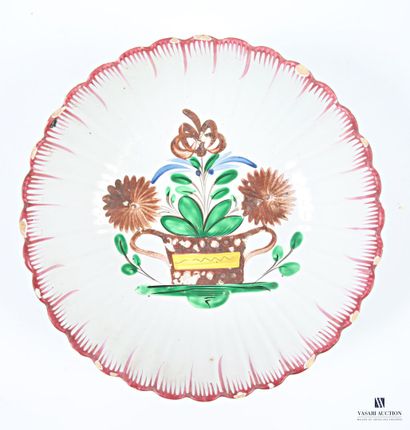 Set of earthenware pieces including: a salad...