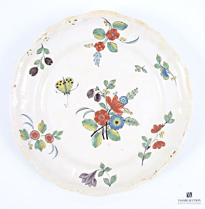 Set of earthenware pieces including: a salad...