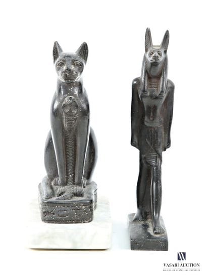 Resin set consisting of a full-length statuette...