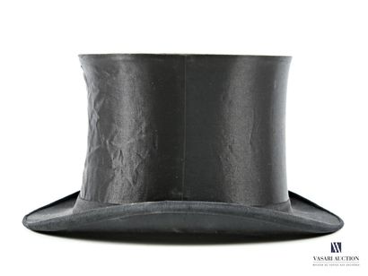 CHAPELLERIE CENTRALE
Black felt top hat,...