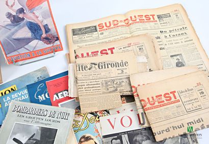 [MAGAZINES & NEWSPAPERS]
Lot consisting of...