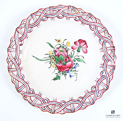 Set of earthenware pieces including: a salad...