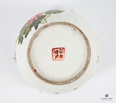 Polychrome porcelain covered pot, decorated...
