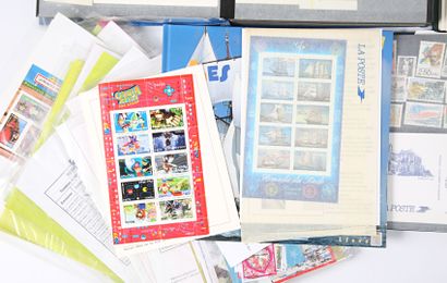 France: Mainly face value in euros in 4 binders...