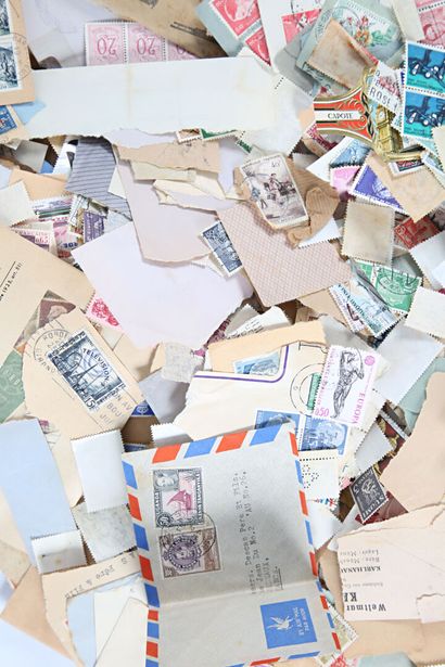 World: Over 1,500 different stamps, mainly...