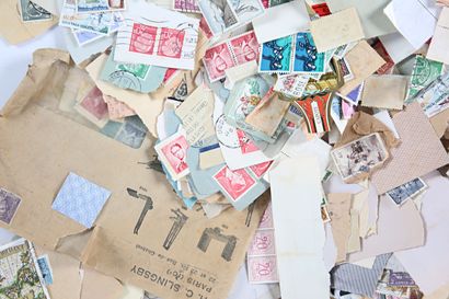 World: Over 1,500 different stamps, mainly...