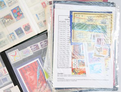 France: Mainly face value in euros in 4 binders...