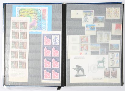 France: Mainly face value in euros in 4 binders...