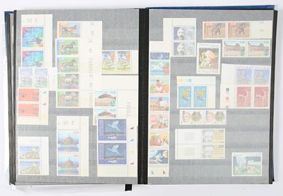 France: Mainly face value in euros in 4 binders...