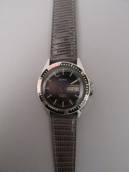 ASTRAL 

Submarine, automatique, vers 1970

(bon...