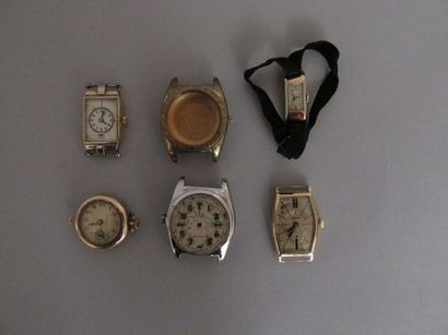 Lot composé de cinq montres et d’un

boîtier...