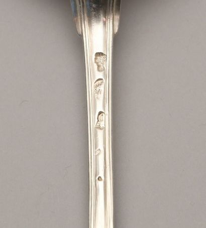 Cuillère à saupoudrer en argent, le

cuilleron...