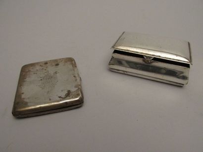 Boite de forme rectangulaire en métal

argenté,...