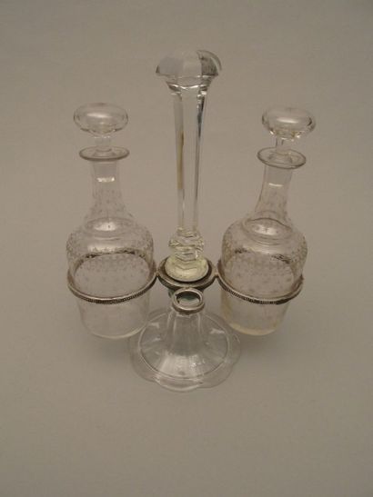 Huilier-vinaigrier en cristal de Baccarat,

la...
