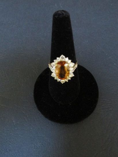 Bague en or jaune, sertie d’un saphir

jaune,...