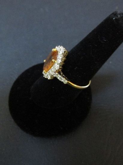 Bague en or jaune, sertie d’un saphir

jaune,...