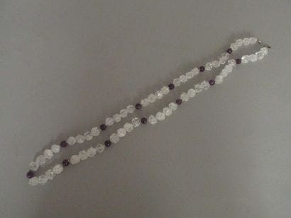 Collier de perles de quartz et améthyste.

Fermoir...